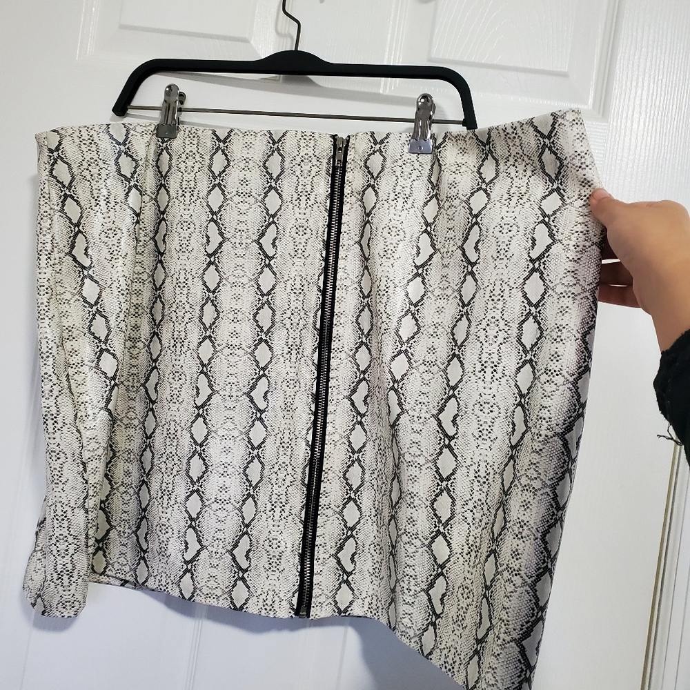 🐍FASHION NOVA Snakeskin Mini Skirt🐍 NWOT